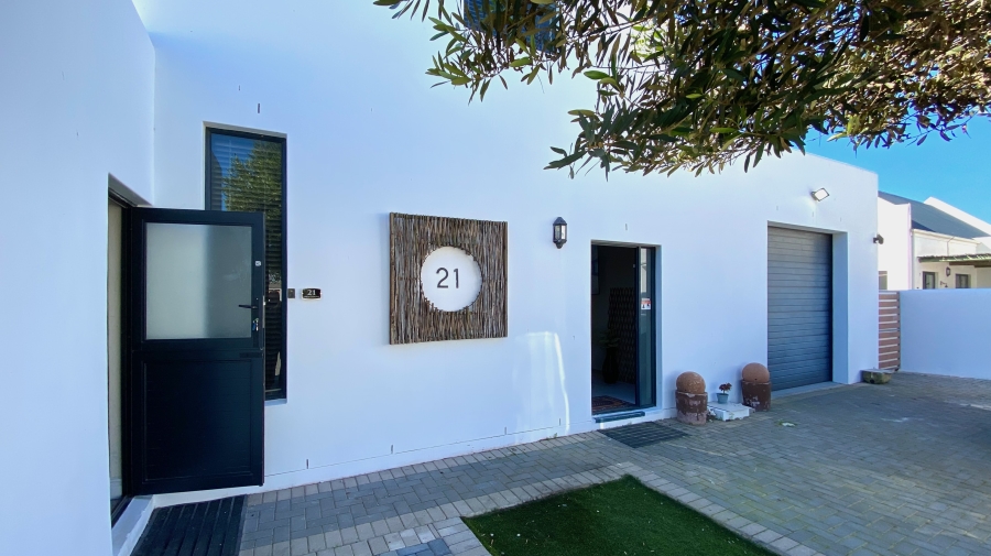 3 Bedroom Property for Sale in Britannia Bay Western Cape
